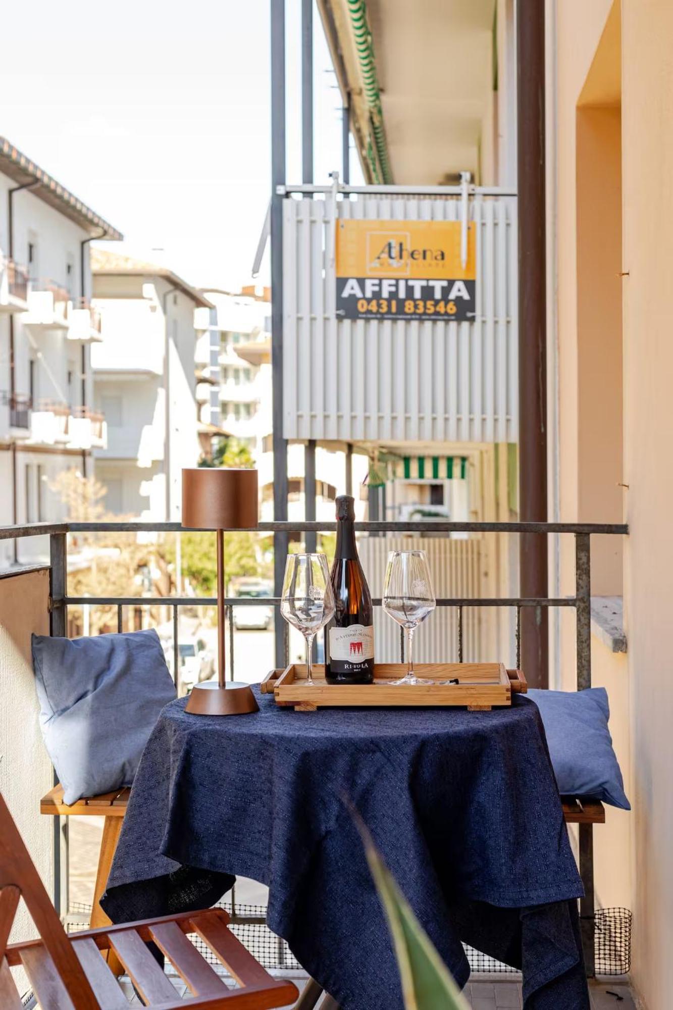 Sunny Home, Appartamento In Centro E Vicino Alla Spiaggia Grado Eksteriør billede